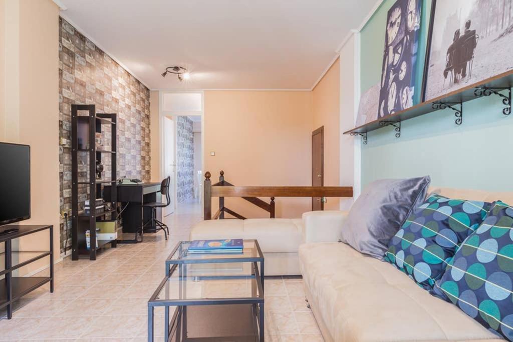 Sunny Apartment With 2 Bedrooms And Garden غليفاذا المظهر الخارجي الصورة