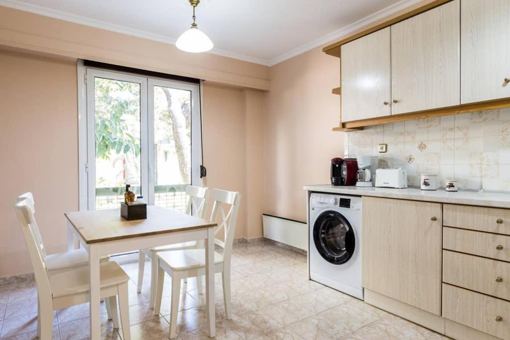 Sunny Apartment With 2 Bedrooms And Garden غليفاذا المظهر الخارجي الصورة
